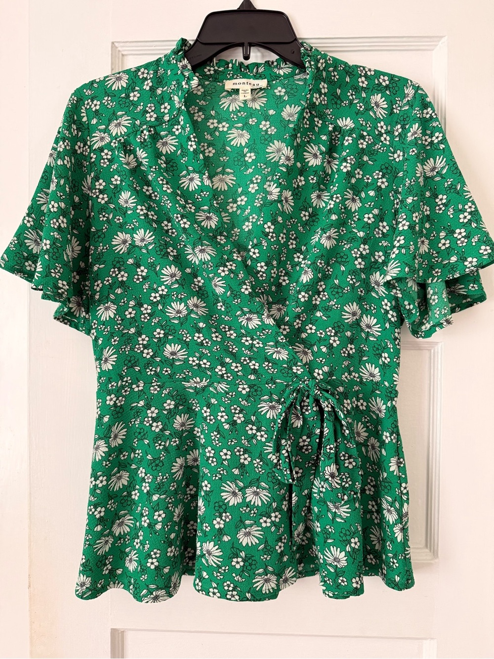 Monteau Los Angeles Green Floral Peplum Blouse Size Large Flutter Sleeve